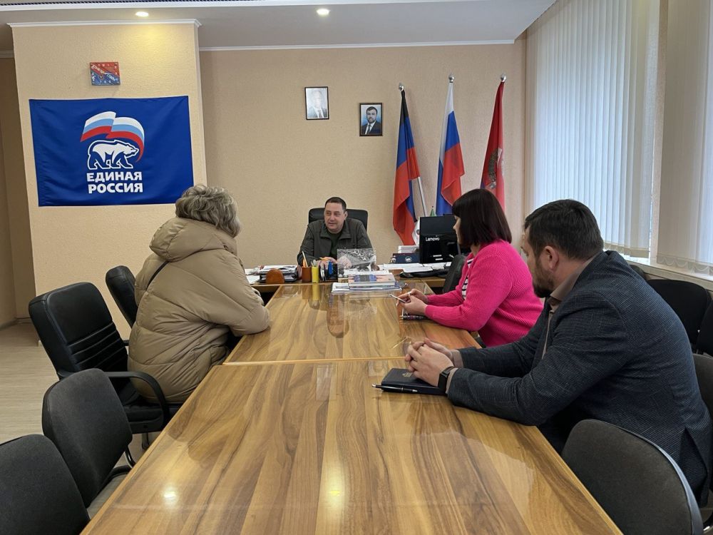 Константин Зинченко: На сегодняшнем приеме граждан дал подробные разъяснения на вопросы о незаконном размещении магазина, разбитом имуществе и другие