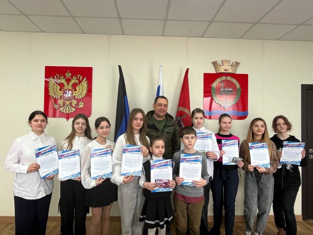 Константин Зинченко: Наградил победителей и участников конкурса детского и семейного рисунка «Я выбираю будущее – я выбираю Президента!»