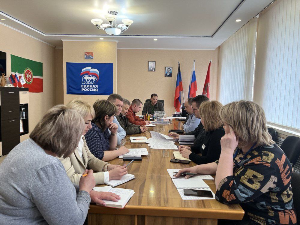 Константин Зинченко: Провел совещание с представителями коммунальных предприятий Волновахского муниципального округа, представителями Центра занятости и Управления казначейства по Волновахскому МО