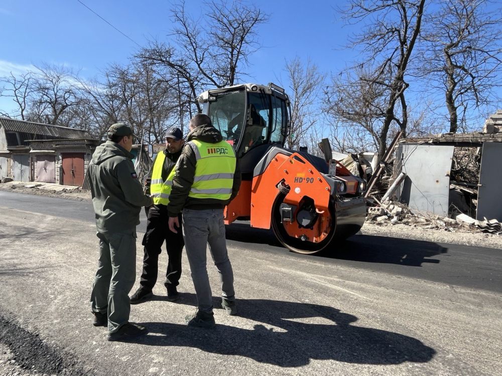 Константин Зинченко: Проинспектировал ход ремонта дорожного покрытия, который выполняется силами компании ООО "РДС" ("РЕСАЙКЛЕРДОРСТРОЙ")