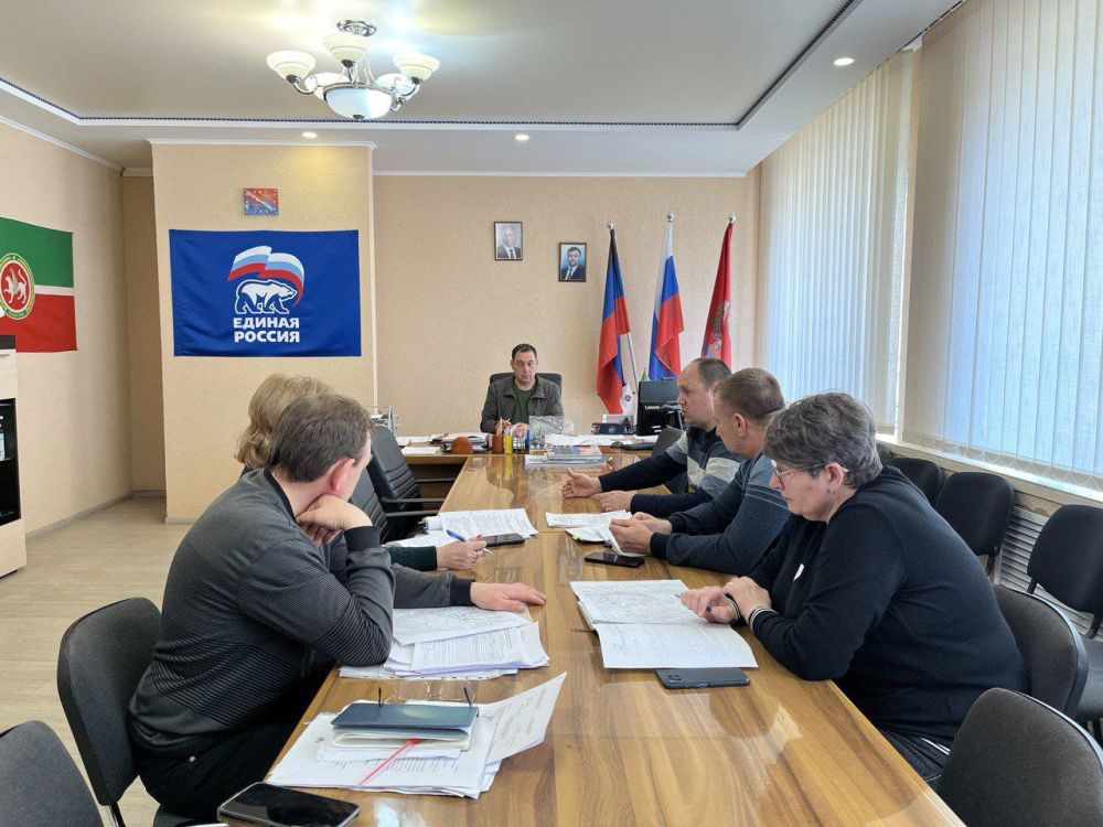 Константин Зинченко: Провел совещание по вопросу строительства многоквартирного дома в Волновахе