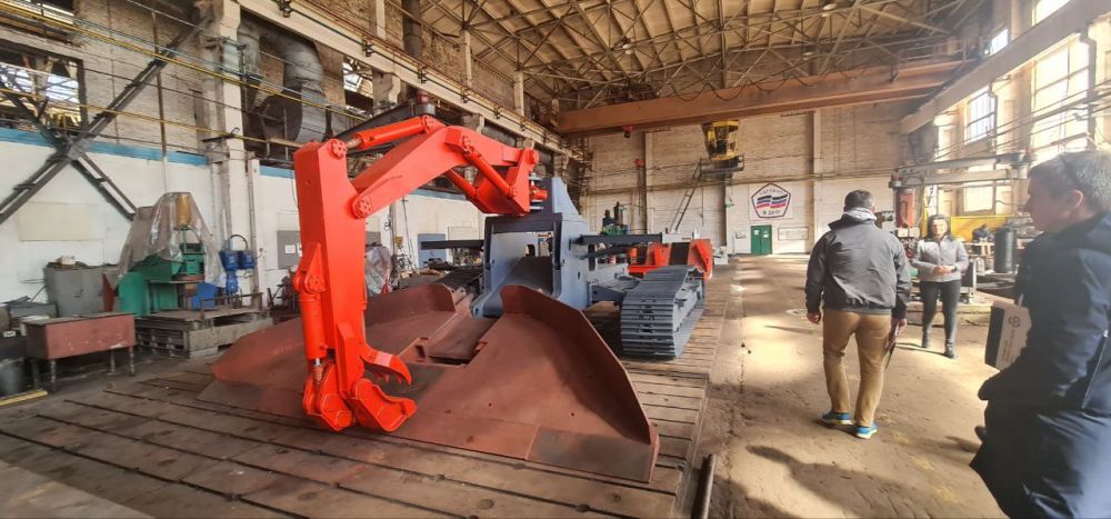 Владислав Васильев: Делегация Росавтодора побывала на Ясиноватском машиностроительном заводе