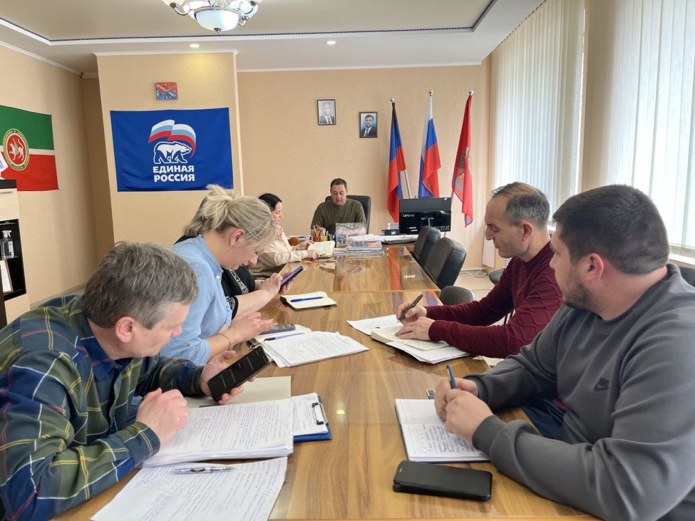 Константин Зинченко: Совместно с представителями профильных управлений и отделов администрации Волновахского муниципального округа обсудили работу молодежных движений