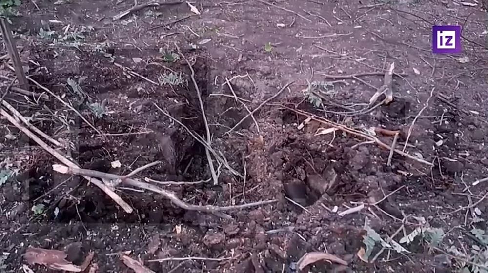 Выбитые стекла, глубокие воронки в земле — последствия очередной атаки ВСУ на Донецк