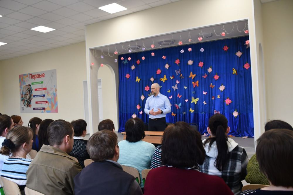 3 апреля 2024 года глава муниципального образования городского округа Дебальцево Сергей Желновач встретился с трудовыми...