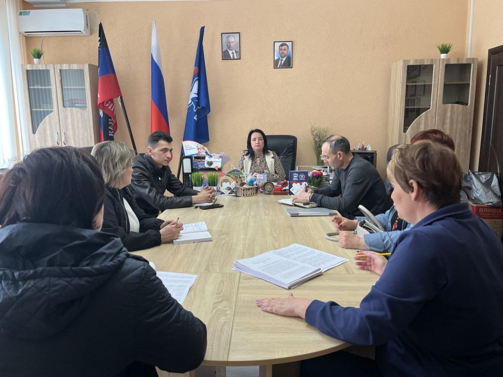 Заместитель главы администрации Волновахского района Елена Снисаренко провела очередное заседание с представителями и подведомственными учреждениями управления культуры