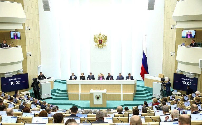 Александр Волошин: Принял участие в заседании Совета Федерации