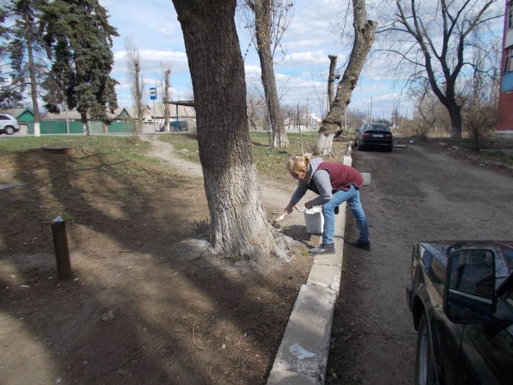 Работниками МУП «ЖРУ №6» города Углегорска 4 апреля выполнялись работы: