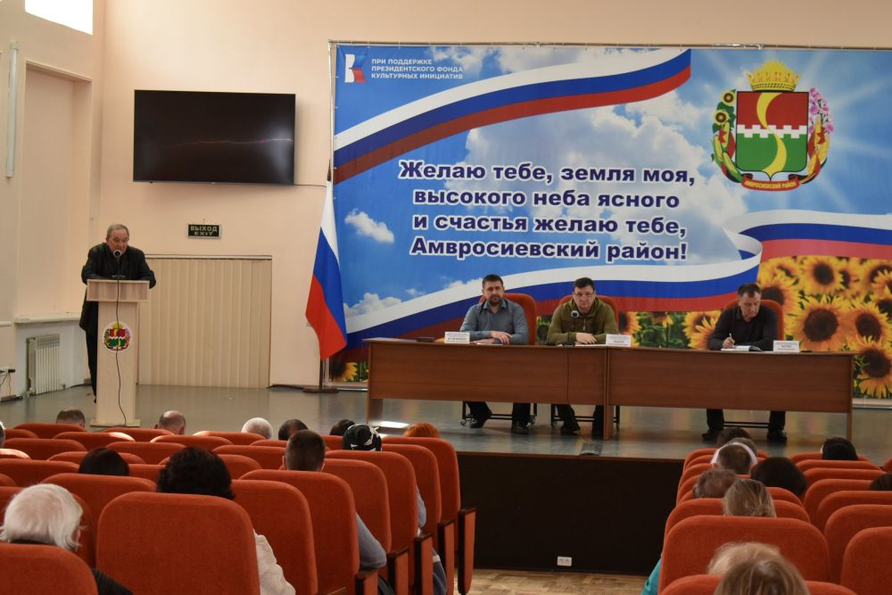 На прошлой неделе в конференцзале состоялось открытое совещание по вопросам благоустройства города при участии сотрудников...