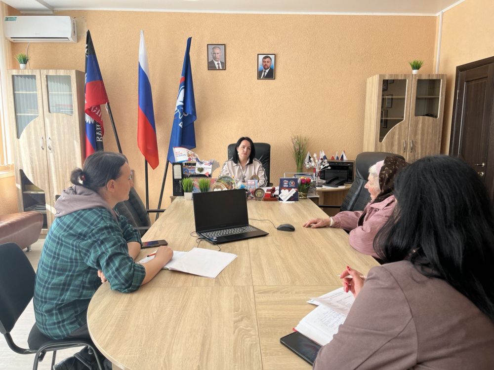 Сегодня, 04 апреля, по поручению главы ДНР, заместитель главы администрации Волновахского района по социальным вопросам Снисаренко Елена Сергеевна провела прием граждан