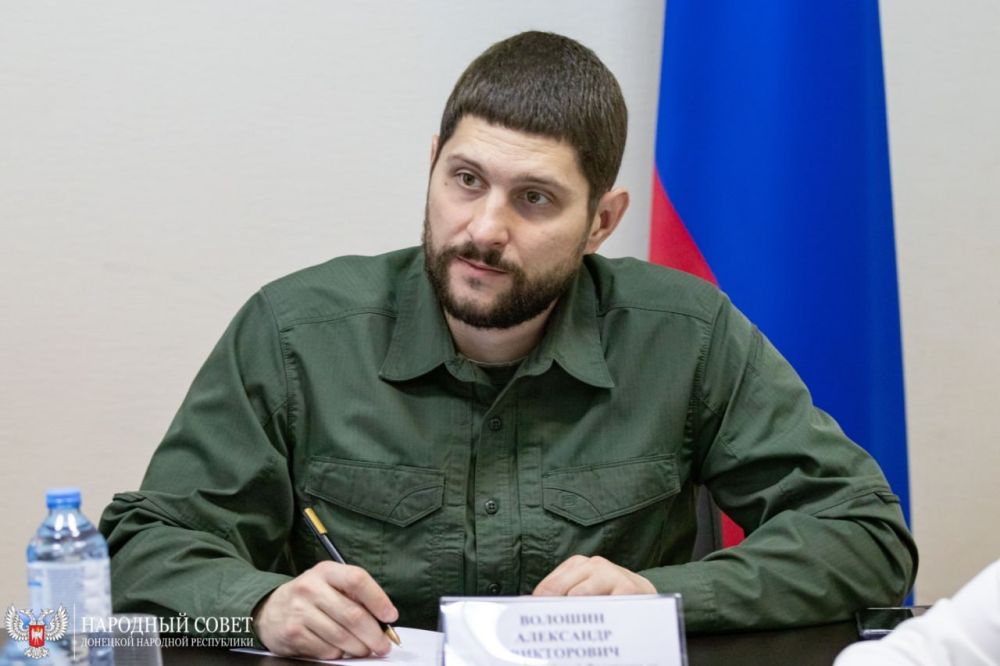 Местное самоуправление и вопросы городского развития стали темой встречи депутатов с сенатором Александром Волошиным