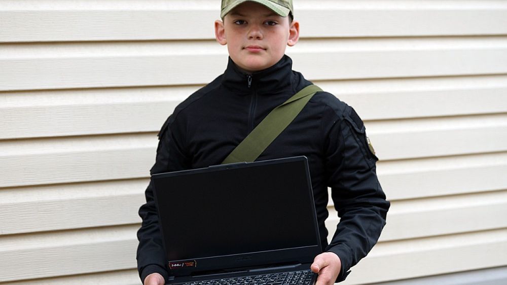 Стойкий новолуганский солдатик: как доброта спасла 12-летнего мальчика в крохотном поселке на линии фронта