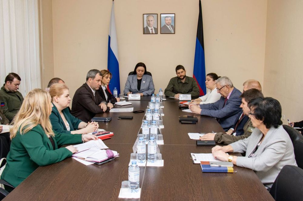 Александр Волошин: Провел встречу с представителями городских властей ДНР