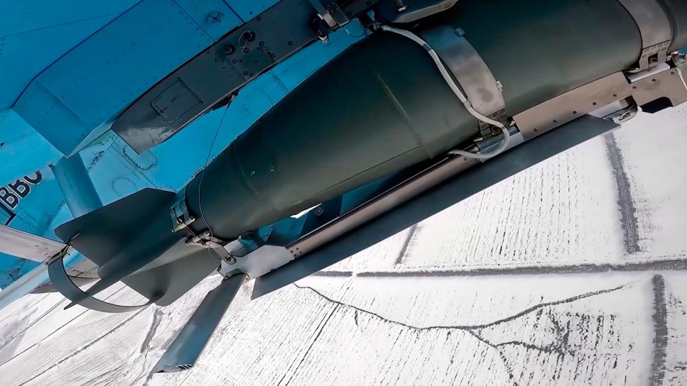 Экипажи Су-34 сровняли с землей командный пункт врага в зоне СВО