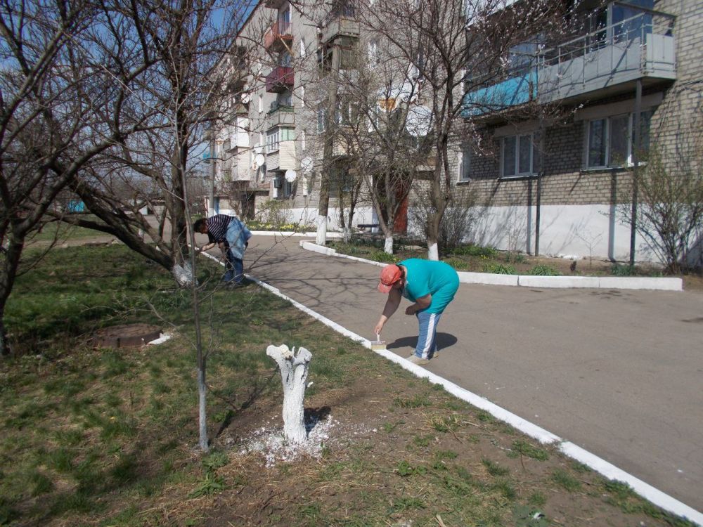 Работниками МУП «ЖРУ №6» города Углегорска 8 апреля выполнялись работы: