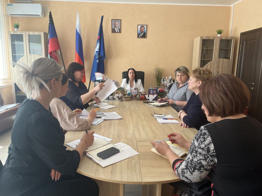 Заместитель главы Волновахского муниципального округа Елена Снисаренко провела совещание с представителями образования, здравоохранения и отдела по вопросу семьи и детей администрации Волновахского МО