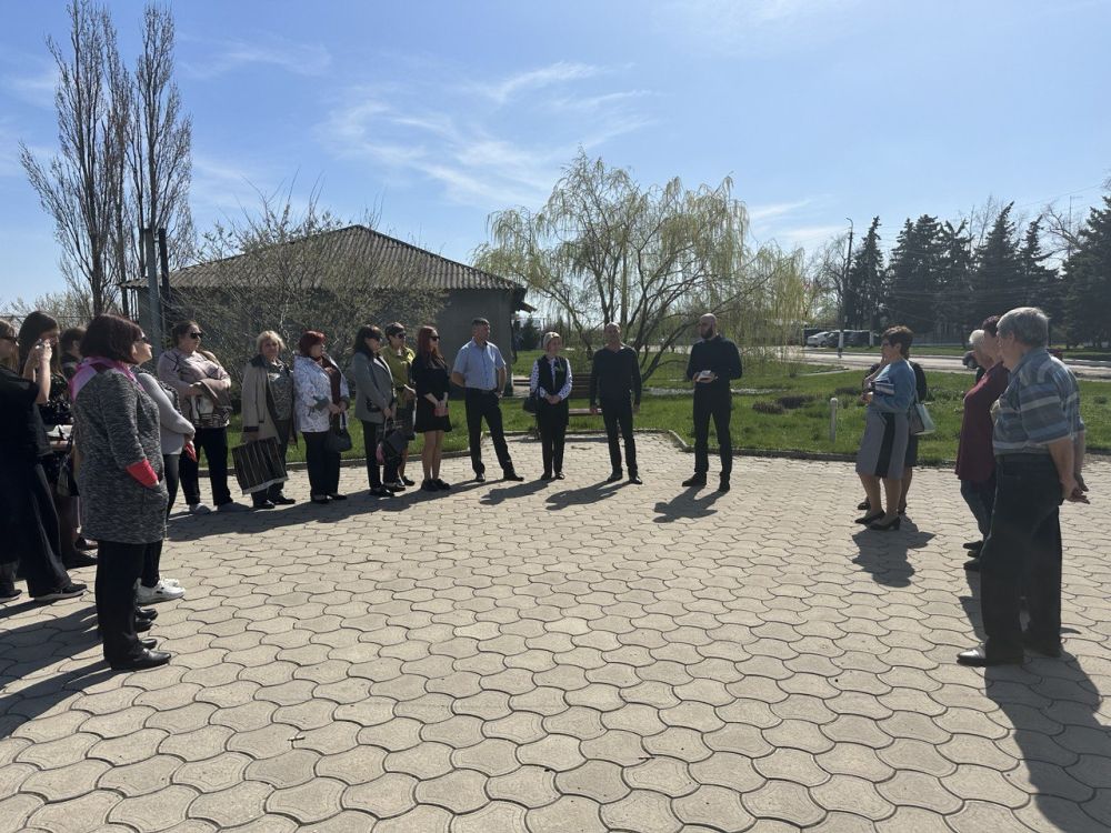 Встреча с населением. 09 апреля заместитель главы Администрации Шахтерского муниципального округа Донецкой Народной Республики Руслан Дудников провел встречу с населением поселка Садовое