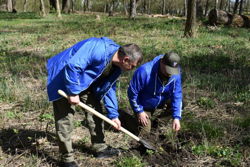 Игорь Лызов: С однопартийцами,сотрудниками и подопечными Амвросиевского ребцентра,а также гостями нашего города -...