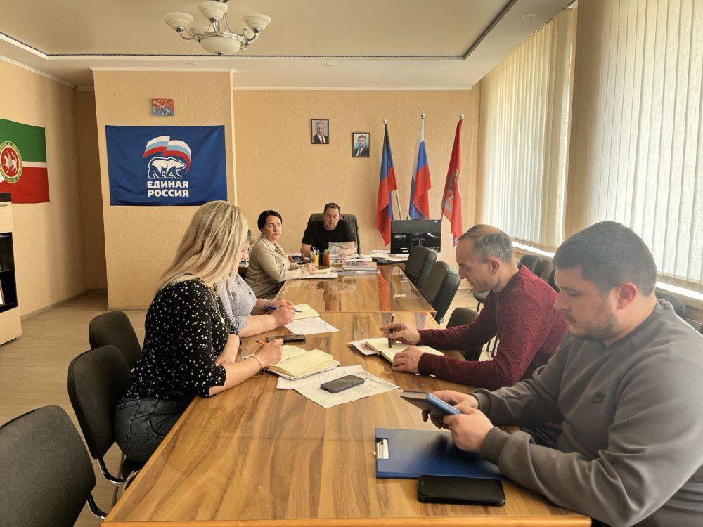 Константин Зинченко: Совместно с представителями профильных управлений и отделов администрации Волновахского муниципального округа обсудили работу молодежных движений