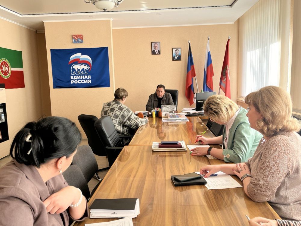 Сегодня, 10 апреля , глава муниципального образования Волновахский муниципальный округ ДНР, Константин Зинченко провел прием граждан совместно с представителями профильных управлений и отделов администрации Волновахского муниципального округа