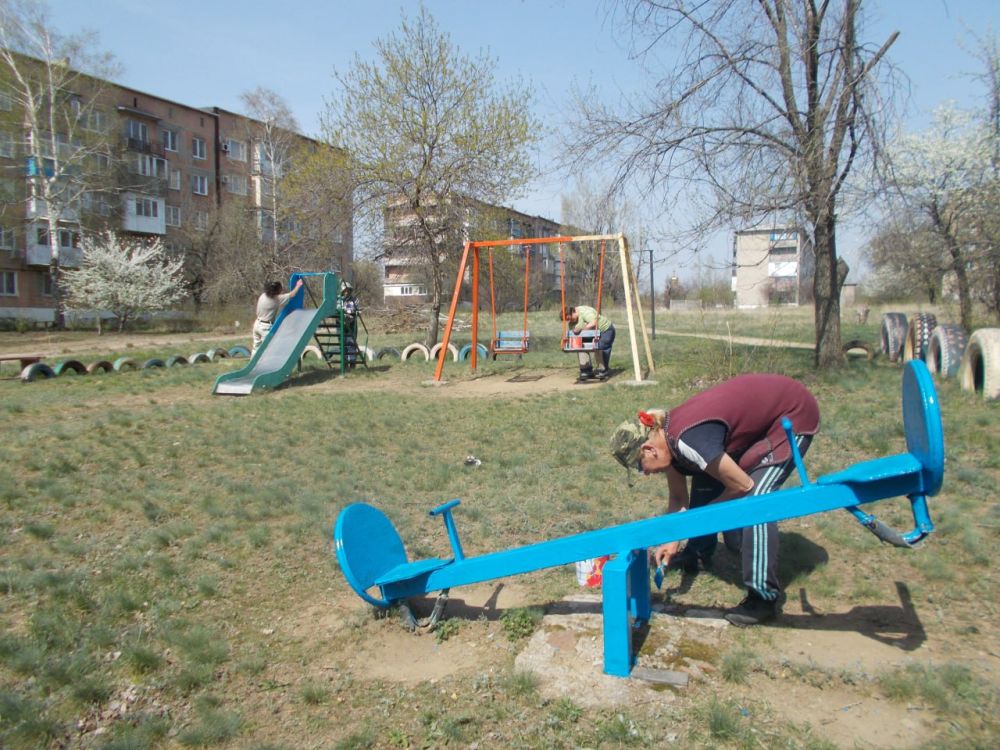 Работниками МУП «ЖРУ №6» города Углегорска 11 апреля выполнялись работы: