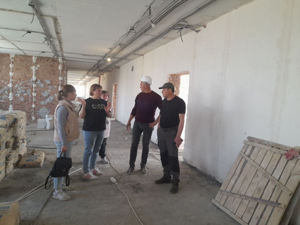 Константин Зинченко: После встречи с жителями проверил ход ремонтно-восстановительных работ в селе Привольное