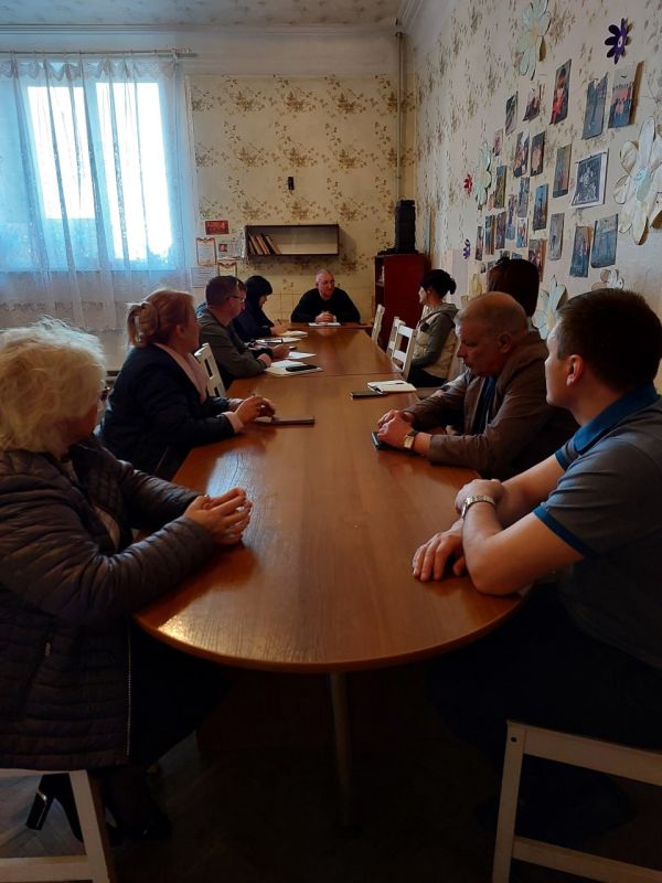 15 апреля глава администрации города Углегорска Захаров Сергей Валерьевич провел коммунальное совещание с руководителями учреждений, организаций и предприятий, находящихся на административной территории администрации города Углегорска