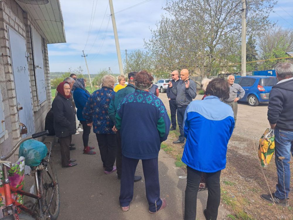 Сегодня, 16 апреля исполняющий обязанности главы администрации города Комсомольское Николай Винокуров провел встречу с населением в городе Комсомольское