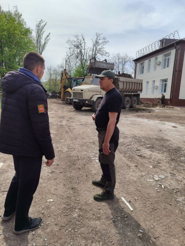 Константин Зинченко: Проверил ход восстановительных работ в здании, предназначенном для размещения клиентского отделения Социального фонда России и Центра занятости