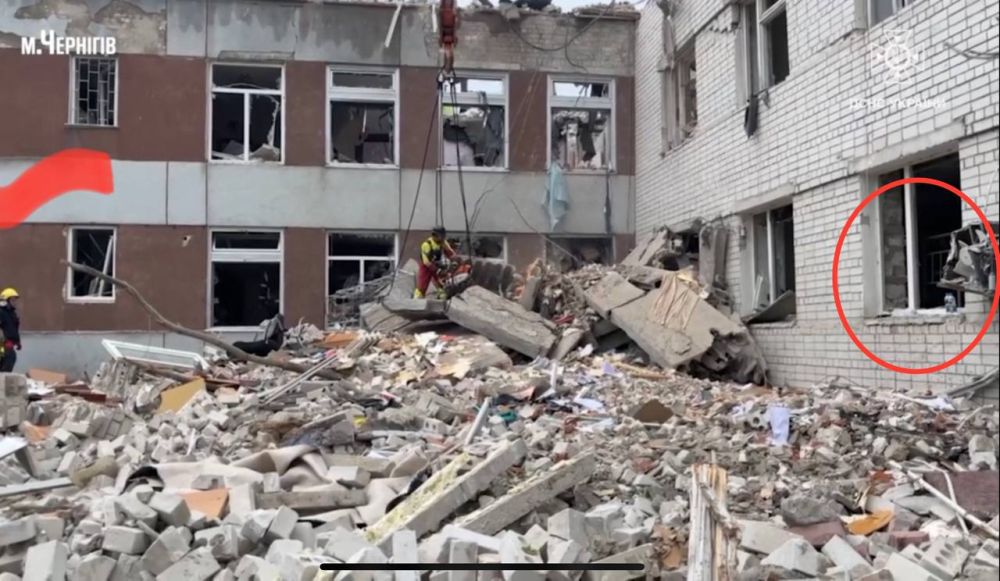 Число погибших при ударе по Чернигову выросло до 13 человек, более 60 человек ранены, сообщил глава МВД Украины Игорь Клименко