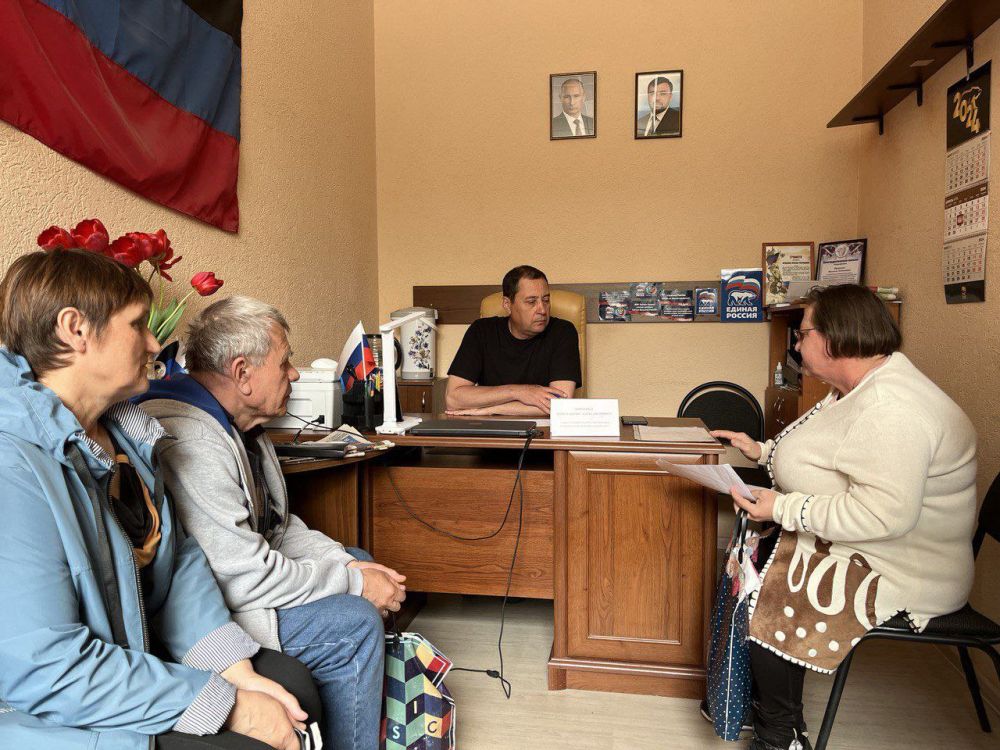Константин Зинченко: Сегодня на приеме граждан жители задавали вопросы о перерасчёте пенсии, восстановлении квартиры, ремонте отопления и другие