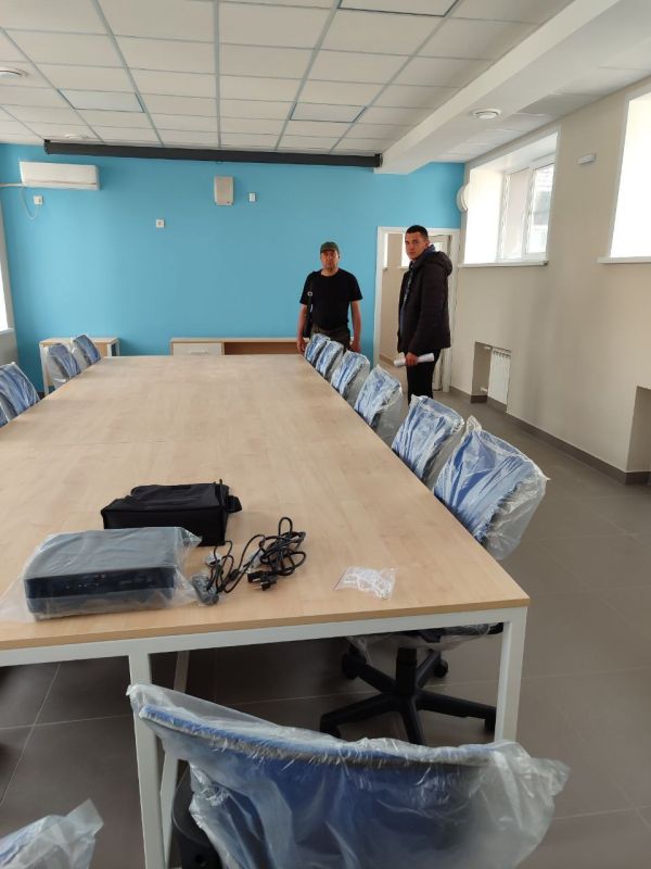 В Волновахе идут восстановительные работы в здании, где будут размещены клиентское отделение Социального фонда России и Центра занятости, сообщил глава Волновахского района Константин Зинченко