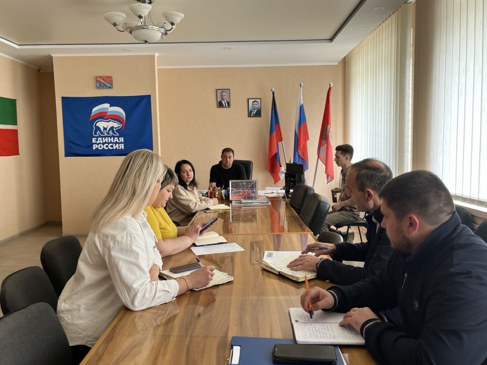 Константин Зинченко: Совместно с представителями профильных управлений и отделов администрации Волновахского муниципального округа обсудили работу молодежных движений
