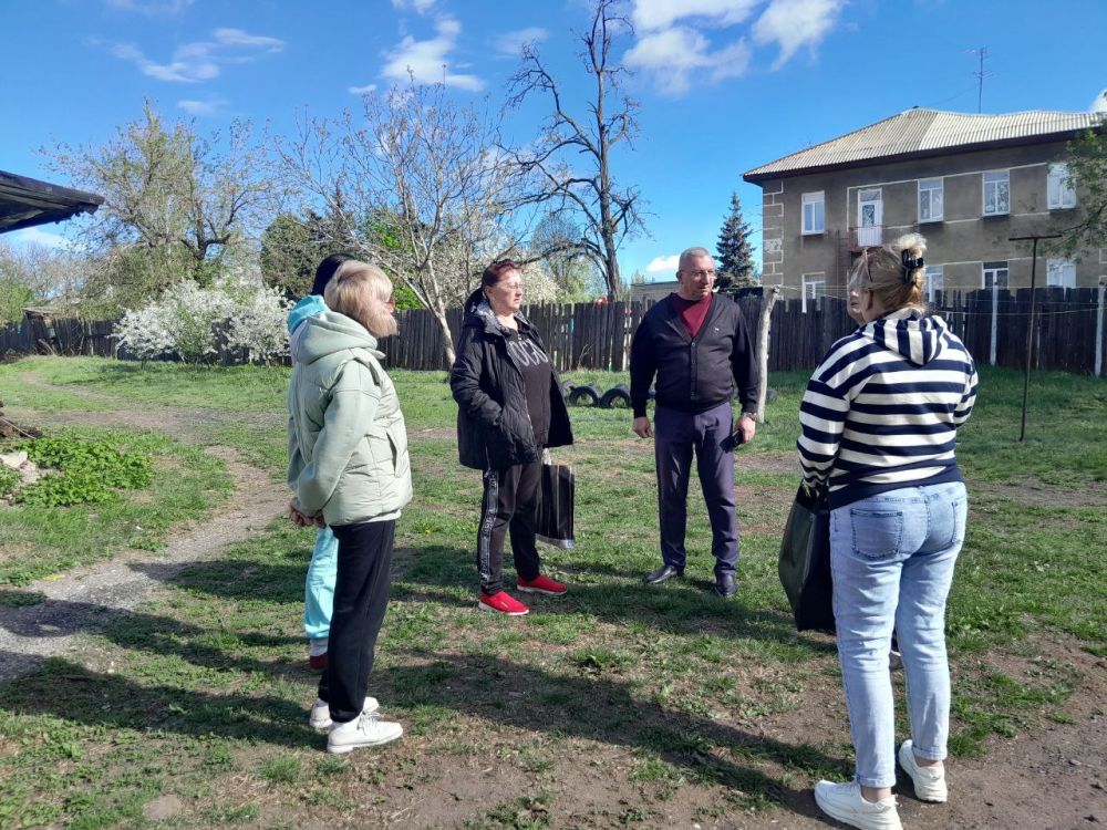 19 апреля главой администрации города Углегорска Захаровым Сергеем Валерьевичем была проведена встреча с жителями по ул