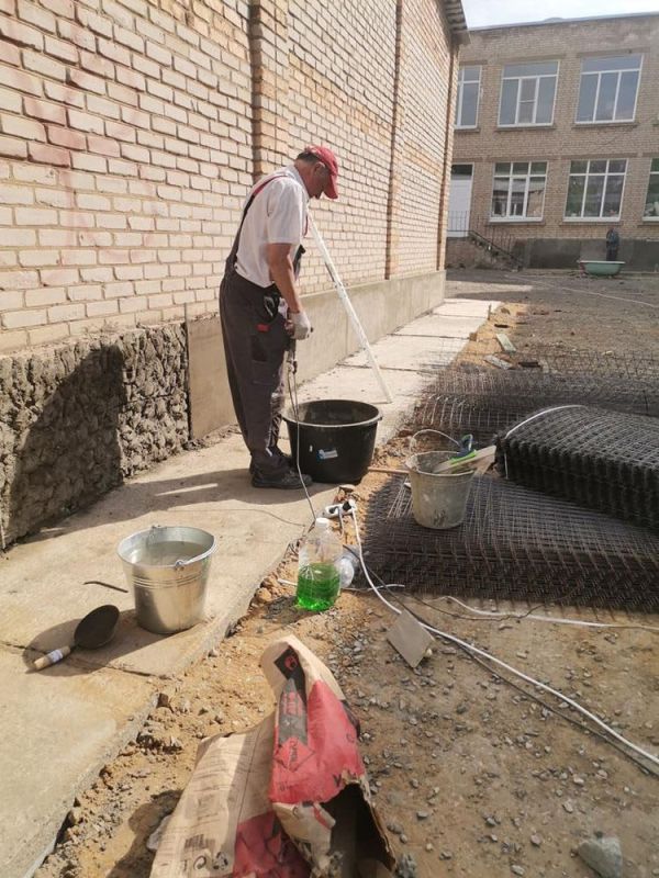 Игорь Лызов: Амурская область подготавливает классы Амвросиевской школы № 6 к ремонту