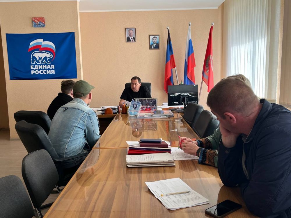 Константин Зинченко: Совместно с представителями профильных управлений и отделов администрации Волновахского муниципального округа провел прием граждан