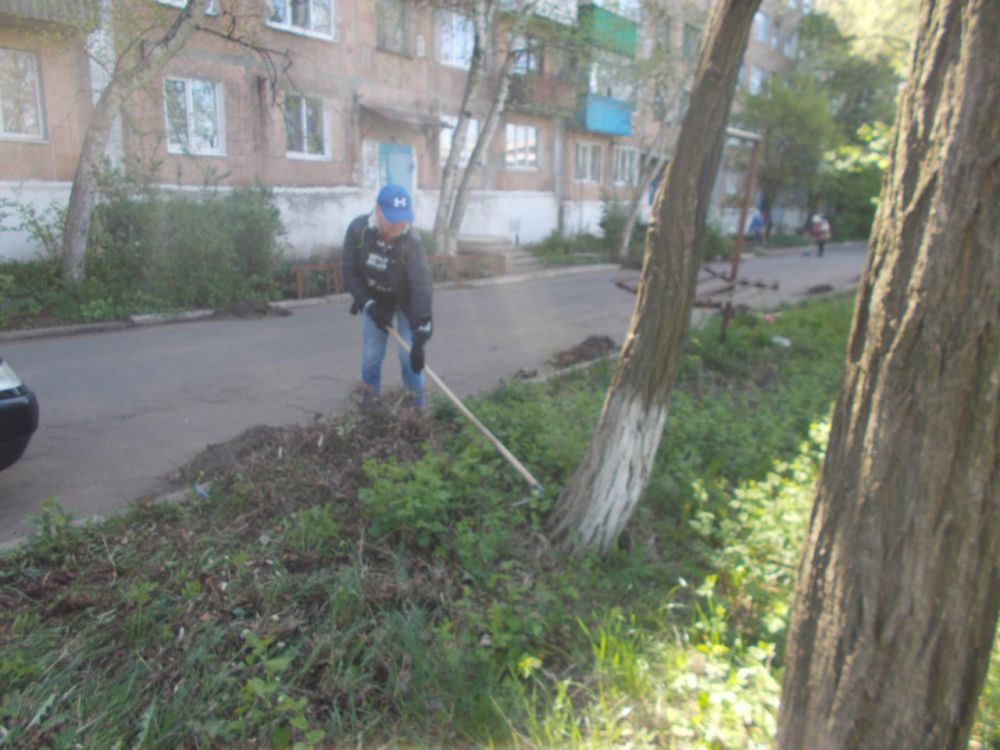 Работниками МУП «ЖРУ №6» города Углегорска 22 апреля выполнялись работы: