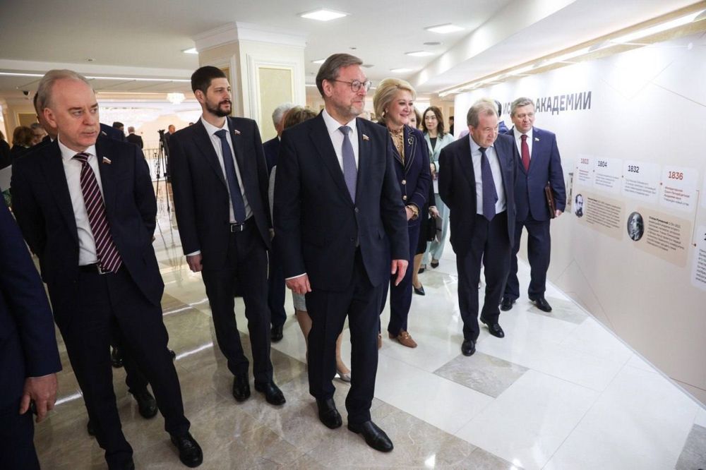 Александр Волошин: Выставка, посвященная 300-летию Российской академии наук