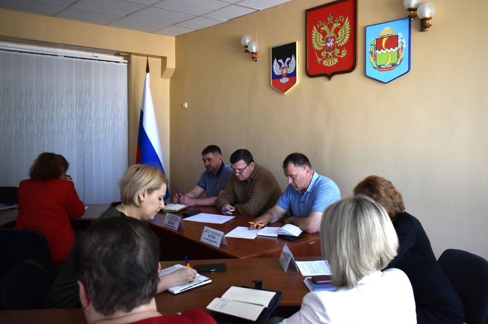 Игорь Лызов: Провёл аппаратное совещание с начальниками управлений, отделов, секторов администрации округа, руководителями учреждений