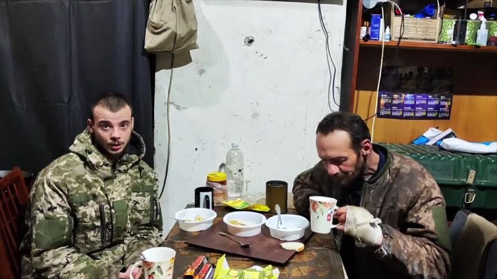 Двое бывших военнослужащих ВСУ обращаются к своим «побратымам», стоящим у Часов Яра