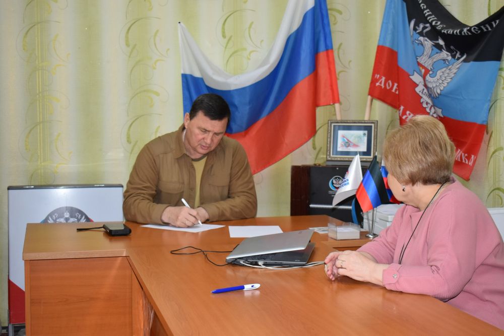 Игорь Лызов: Провел личный приём граждан в общественной приёмной партии «Единая Россия» Амвросиевского округа