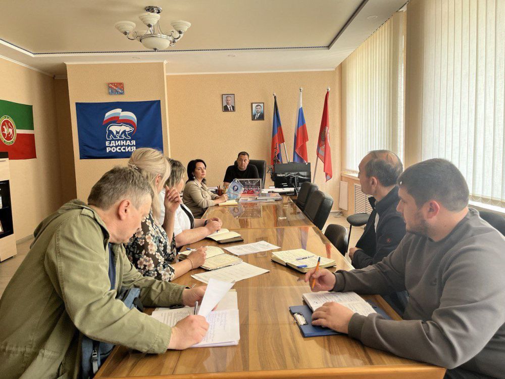 Константин Зинченко: Совместно с представителями профильных управлений и отделов администрации Волновахского муниципального округа обсудили работу молодежных движений