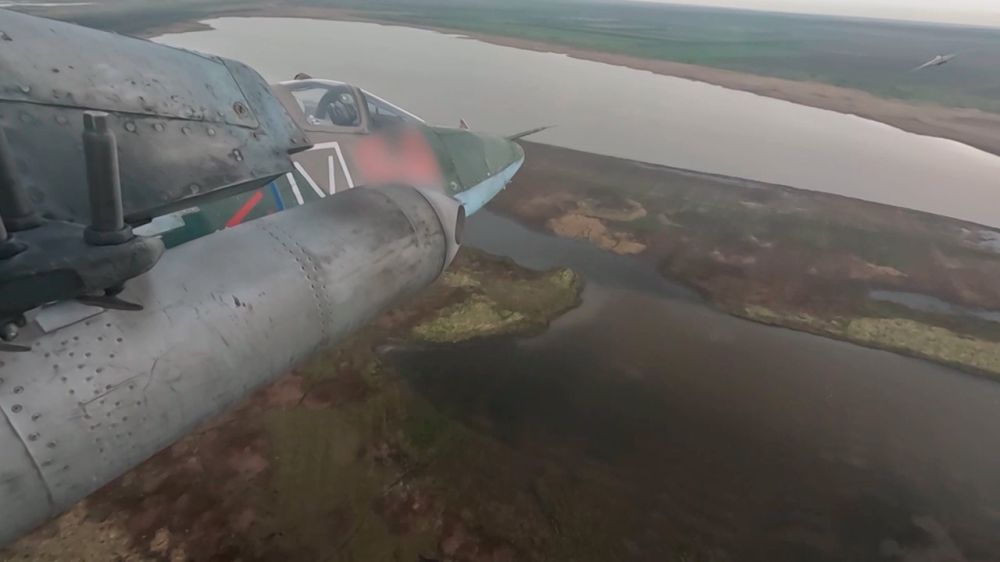 Экипажи штурмовиков Су-25 смешали с землей украинский опорный пункт