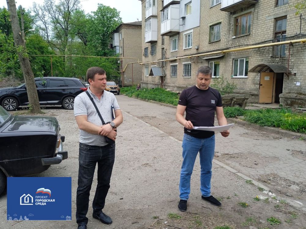 Василий Ткачук: Провел общественные слушания с жителями домов 25, 27 по улице 50-й Гвардейской дивизии, по вопросу благоустройства внутридомовой территории в рамках проекта «Городская среда»