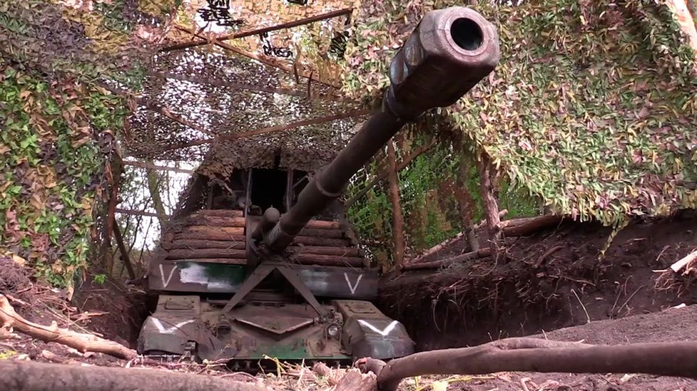 Расчеты САУ «Мста-С» уничтожили бронетранспортеры MaxxPro из США