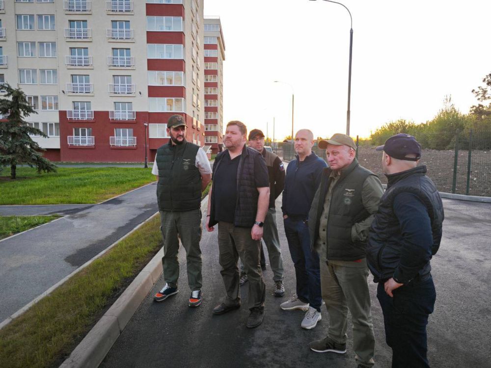 Заместители руководителя Казначейства России Эли Исаев и Александр Суконкин в рамках рабочего визита в ДНР посетили объекты, восстановленные в рамках реализации Специального инфраструктурного проекта в г. ариуполе