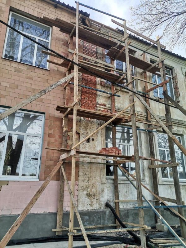 Игорь Лызов: Успенской школе рабочие приступили к замене шатровой кровли