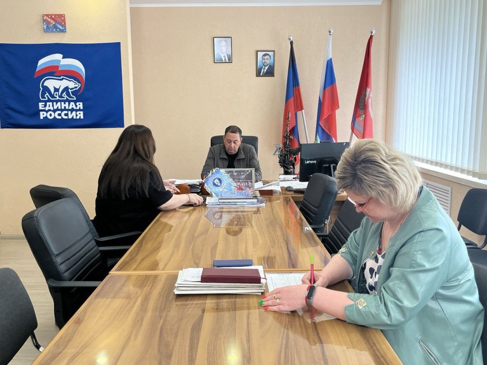 Константин Зинченко: Совместно с представителями профильных управлений и отделов администрации Волновахского муниципального округа провел прием граждан
