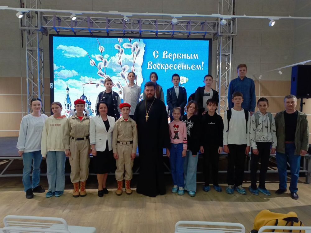 С верой в сердце. В преддверии 28 апреля - Вербного воскресенья, состоялась встреча юнармейцев МБОУ «Волновахская школа № 5»...
