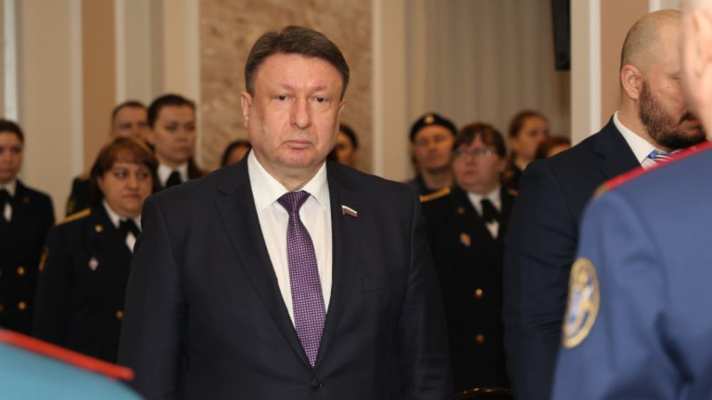 ФСБ схватила прямо на Донбассе: спикера думы Нижнего Новгорода Олега Лавричева задержали за растрату